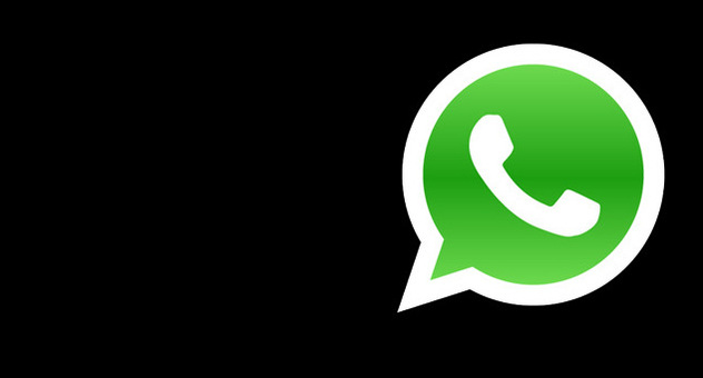 WhatApp-Logo auf schwarzem Hintergrund. Logo: WhatsApp