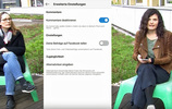 Esther (links) und Laura von der Verbraucherzentrale sitzen auf einer Terrasse, zwischen ihnen ein Bildschirm mit Instagram-Einstellungen. Foto: Verbraucherzentrale NRW