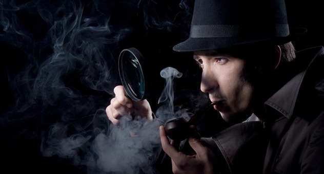 Sherlock Holmes mit Lupe und Pfeife (Bild: squidmediaro / fotolia.com)