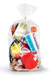 Sack mit Fast-Food-Verpackungsmüll (Bild: Stiftung Warentest)