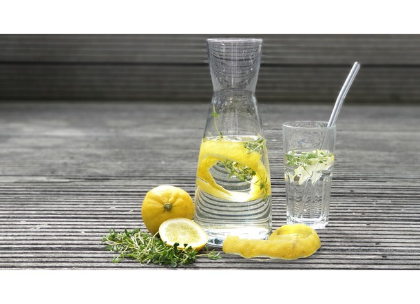 Zitrone-Thymian-Wasser