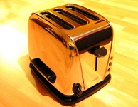 Toaster (Bildquelle: <a href="http://www.sxc.hu/photo/136590" target="new">sxc.hu</a> / <a href="http://www.matthewbowden.com" target="new">thesaint</a>)
