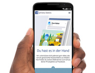 Ein Smartphone in einer Hand mit Facebook auf dem Display. Bild: Facebook
