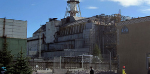 Der Katastrophen-Reaktor des Atomkraftwerks Tschernobyl im Jahr 2006. Bild: Carl Montgomery - Flickr, <a href="http://creativecommons.org/licenses/by/2.0/" target="_blank">CC BY 2.0</a>, <a href="https://commons.wikimedia.org/w/index.php?curid=3746027" target="_blank">https://commons.wikimedia.org/w/index.php?curid=3746027</a>