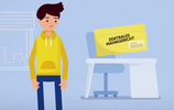 Zeichnung: Junger Mann steht neben Schreibtisch, auf dem ein Brief in einem gelben Umschlag liegt. (Bild: Verbraucherzentralen)