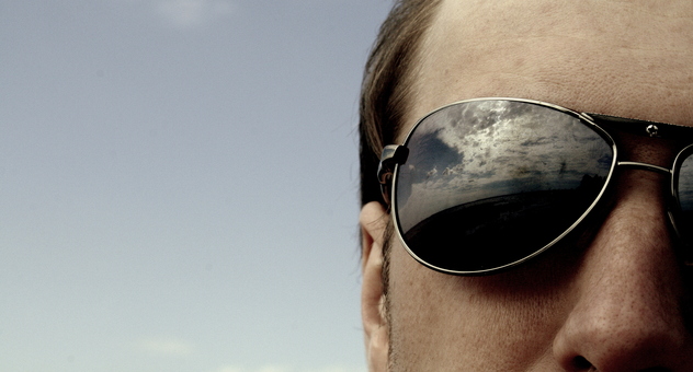 Mann mit Sonnenbrille (Bild: sxc.hu / creazine)