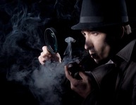 Sherlock Holmes mit Lupe und Pfeife (Bild: squidmediaro / fotolia.com)