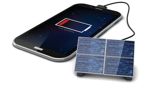 Über Solarzellen wird ein Smartphone geladen. Bild: georgejmclittle / fotolia.com