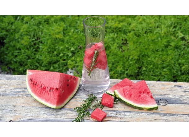 Wassermelone-Rosmarin-Wasser